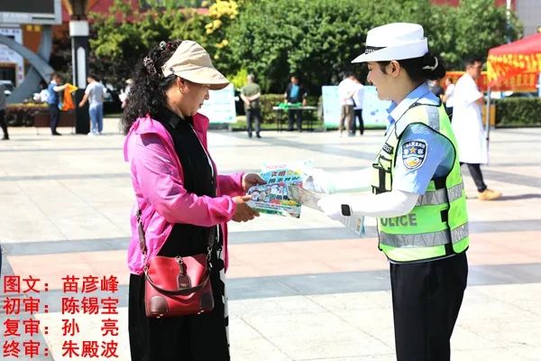 面包車超員載人危險_酒后駕駛危害_出行提示