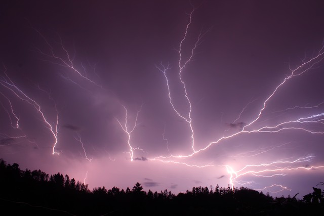 強(qiáng)降雨出行安全措施_暴雨天氣安全避險指南_出行提示
