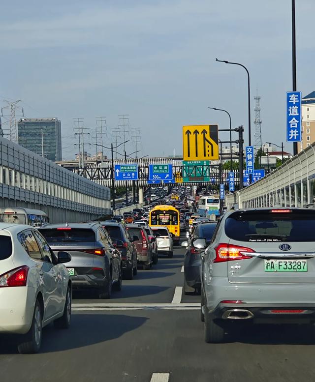 新能源車占比增長_限行_上海交通擁堵升級