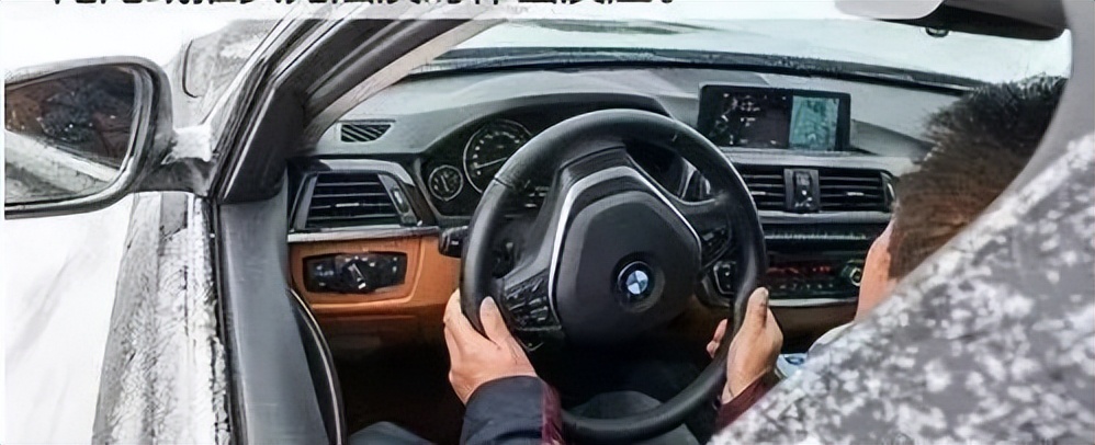 雪天出行安全注意事項(xiàng)_雪天步行防滑防摔防砸攻略_出行提示