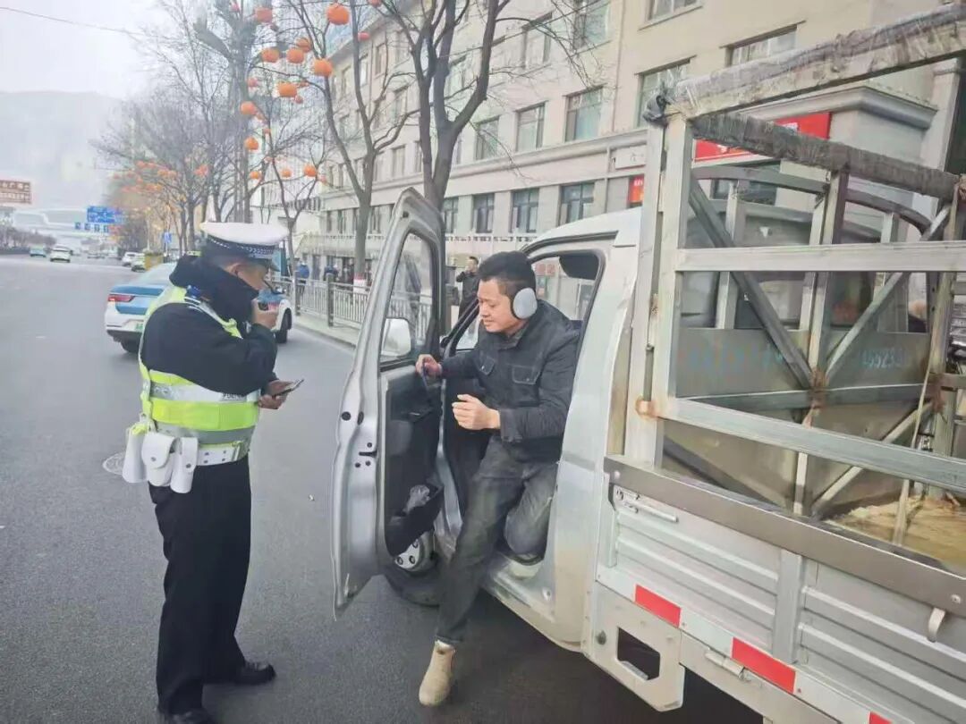 西寧市公安局交通管理局 禁限行車輛整治行動 西寧交管 高壓態(tài)勢_限行