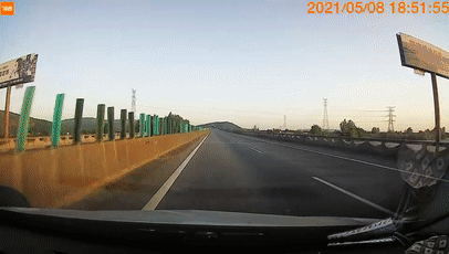 開車時(shí)接打電話的危害_分心駕駛危害與預(yù)防_出行提示