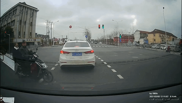 出行提示_老年人交通安全知識(shí)_老年人交通安全出行