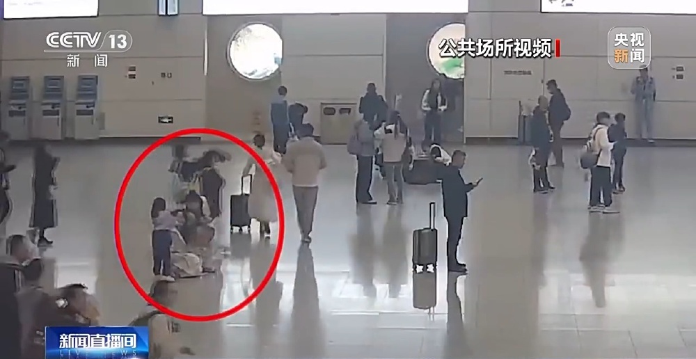 火車站突發(fā)疾病救助_鐵路公安救助暈倒旅客_出行提示