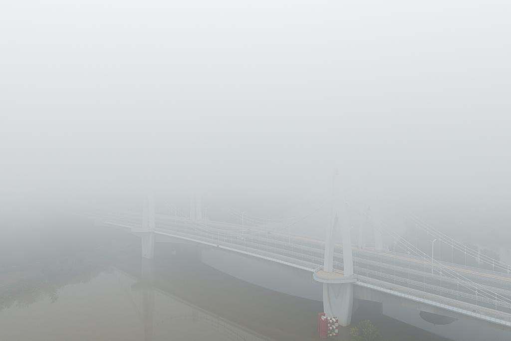 出行提示_雨雪天氣駕車安全指南_元旦返程高峰安全注意事項