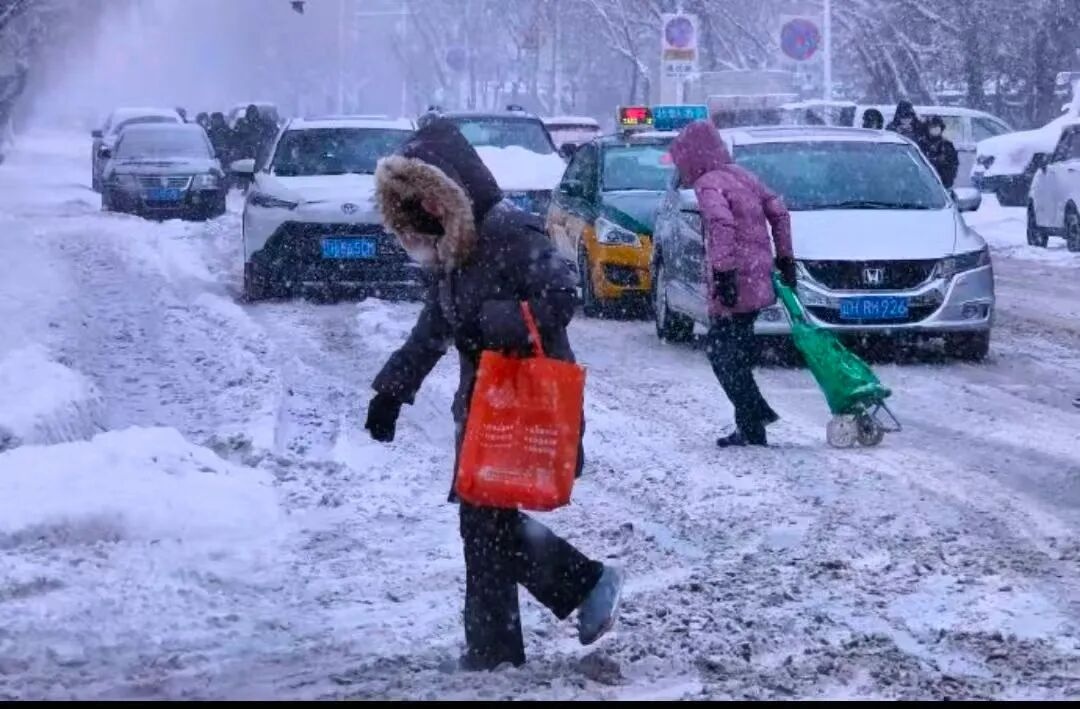 出行提示_駕車出行前的準(zhǔn)備_駕駛雪地車輛的安全技巧